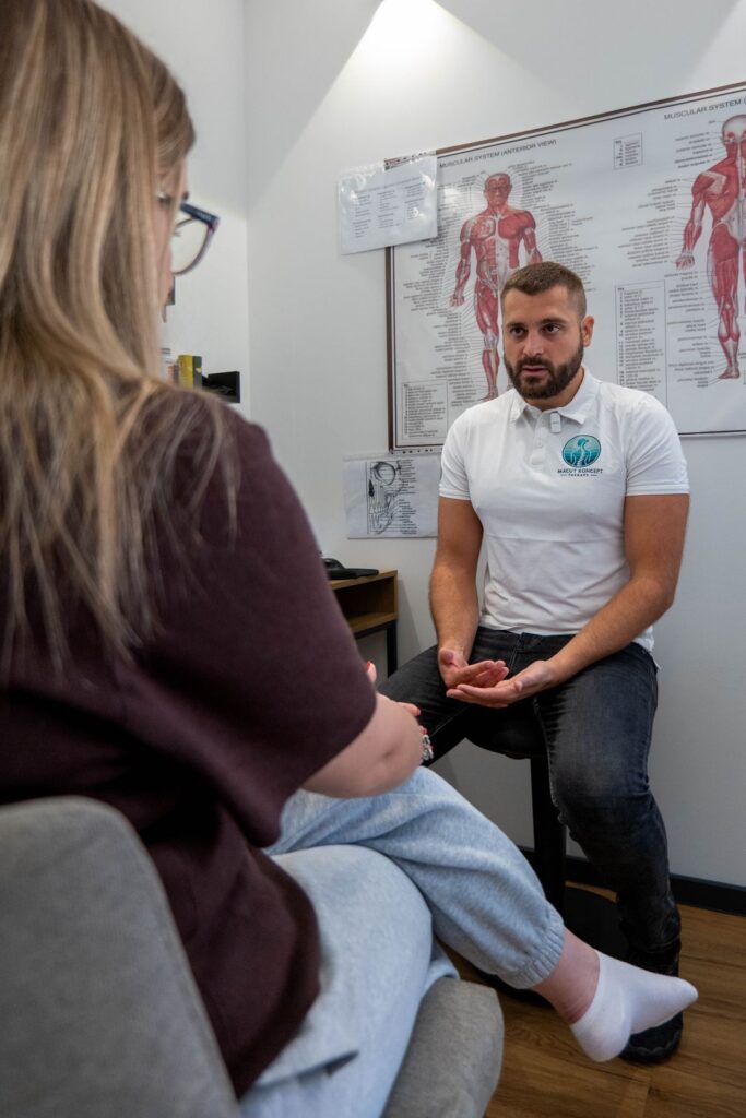 Fizioterapeut Bruno Macut s klijenticom – Macut Koncept Therapy, Kerestinec